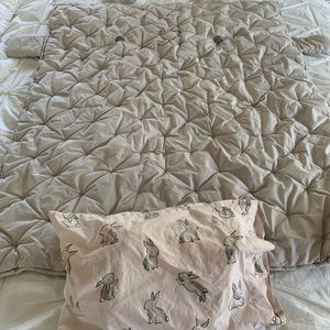 Crate&Kids Bunny Toddler Sheet Set & Quilt